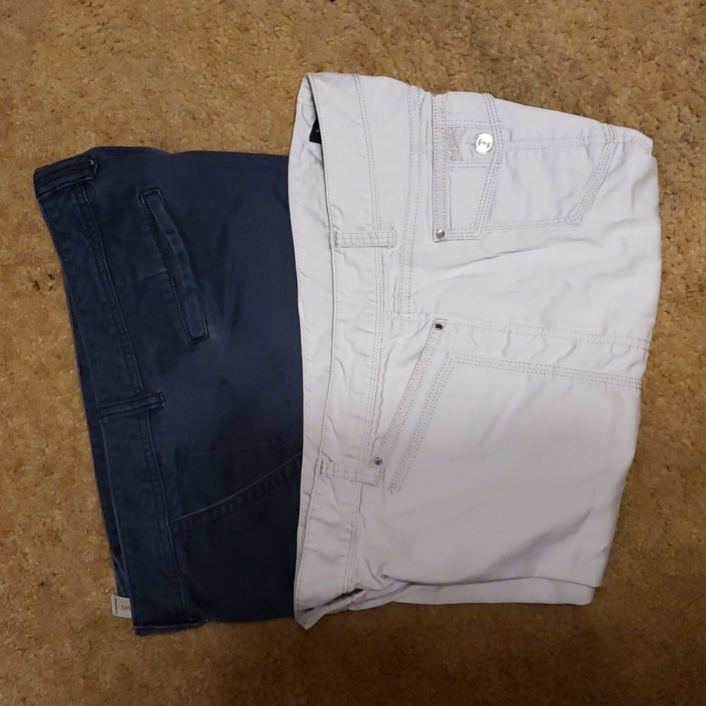2 pairs of shorts. Tote 6.